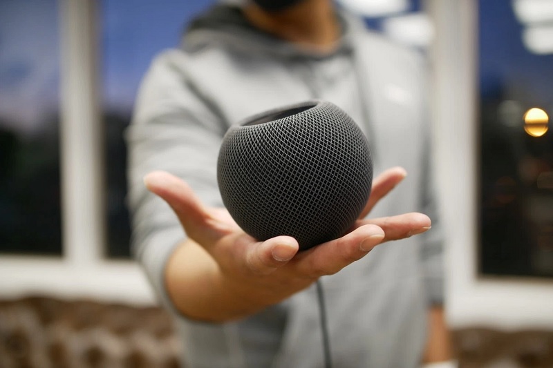Hompod Mini có thể đặt vừa trong lòng bàn tay